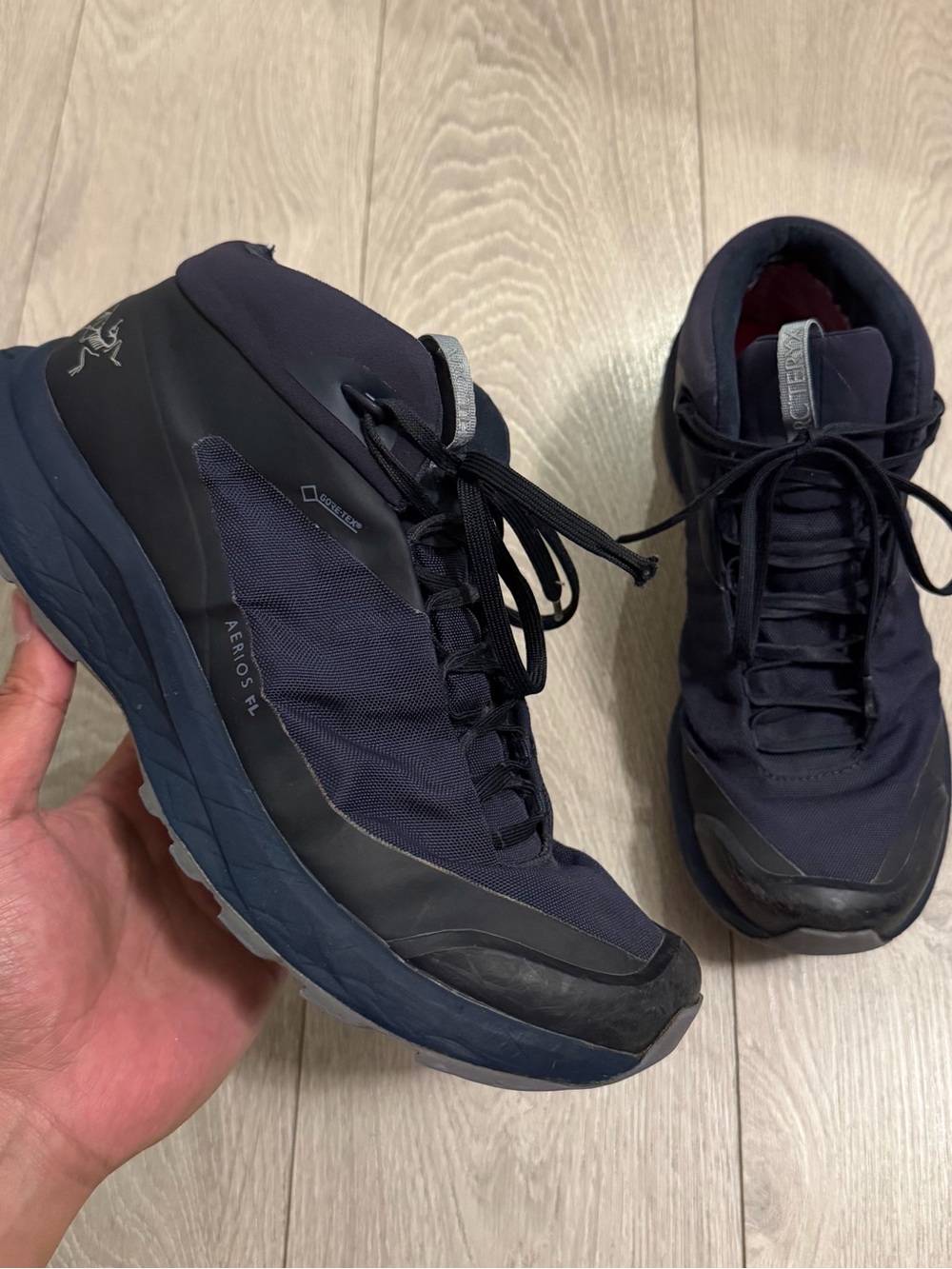 Arc'teryx Men’s Navy and Black Aerios FL Mid GTX Boots
